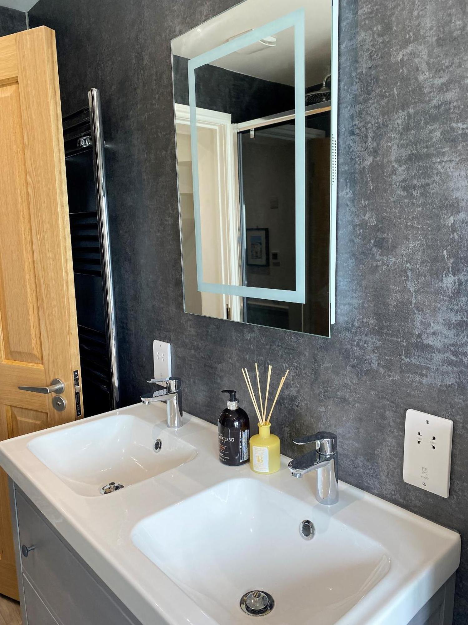 Superb Townhouse Near Vibrant Gloucester Road Bristol Ngoại thất bức ảnh